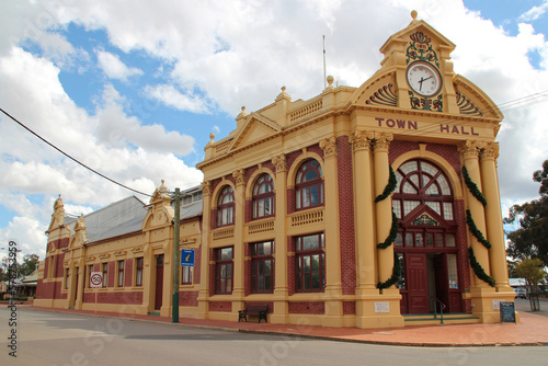 Obraz na płótnie old building (town hall) in york in australia w salonie