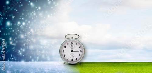 Zifferblatt mit drei Uhr  zur Zeitumstellung auf sommerzeit