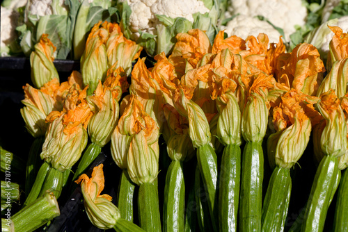 Babyzuccini_Zucciniblüten_Zuccini_courgette flowers