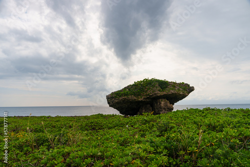 沖縄喜屋武岬の荒埼の岩