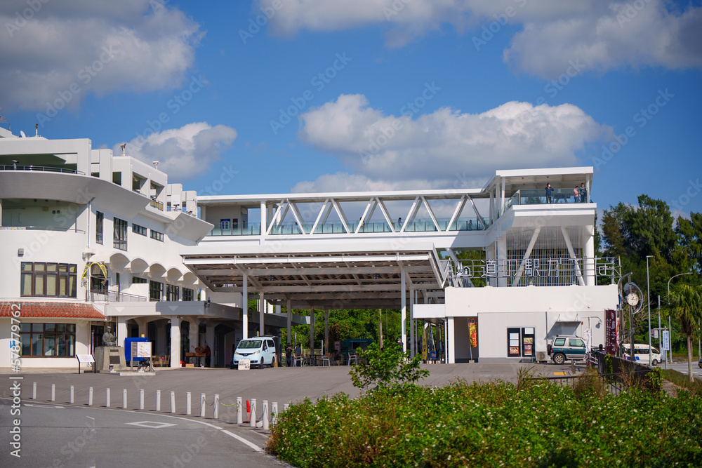 Fototapeta premium 嘉手納基地を一望できる道の駅かでな 沖縄