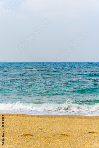 沖縄の海の浜辺と水平線
