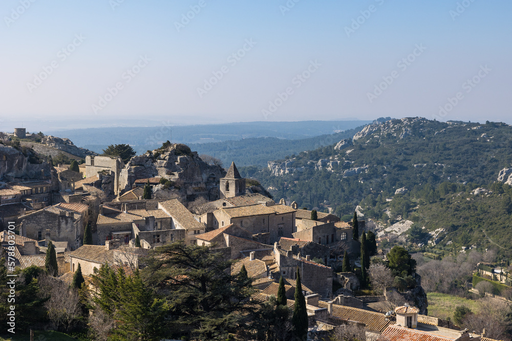 Village médiéval des Baux-de-Provence depuis le donjon du château fort