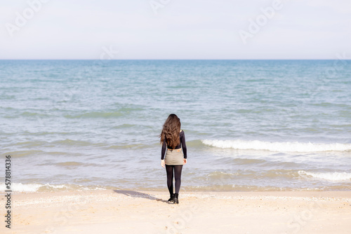 Mujer sola frente al mar photo