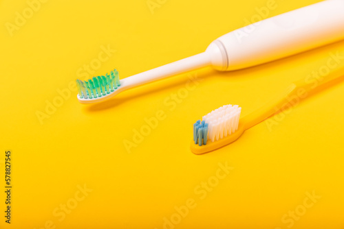 Electric and manual toothbrushes on a colored background. Oral hygiene. Ordinary toothbrush and electric toothbrush prevent caries. Dental car. Dentistry concept. place for text.