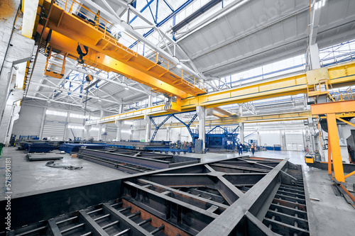 Workshop for large sized metal construction assembling