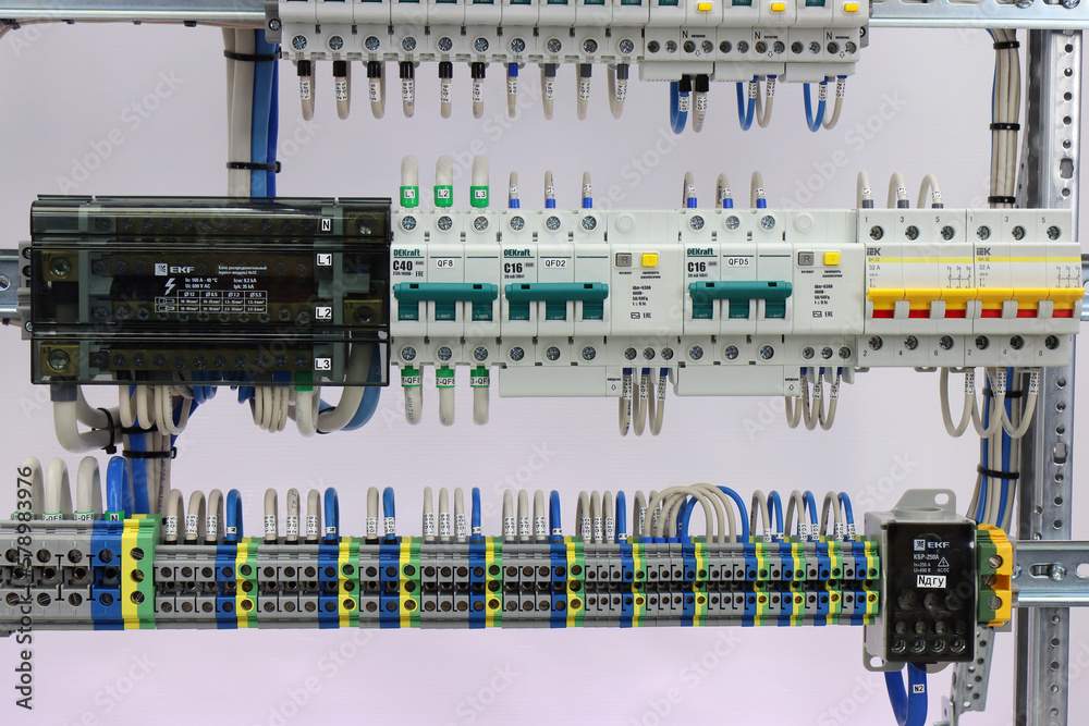 DEKraft automatic current switches for protection of electrical loads ...
