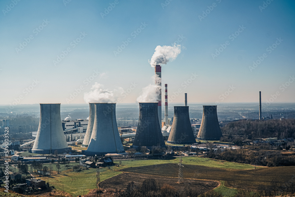 Elektrownia Łaziska na Górnym Śląsku w Polsce w piękny słoneczny zimowy dzień.
