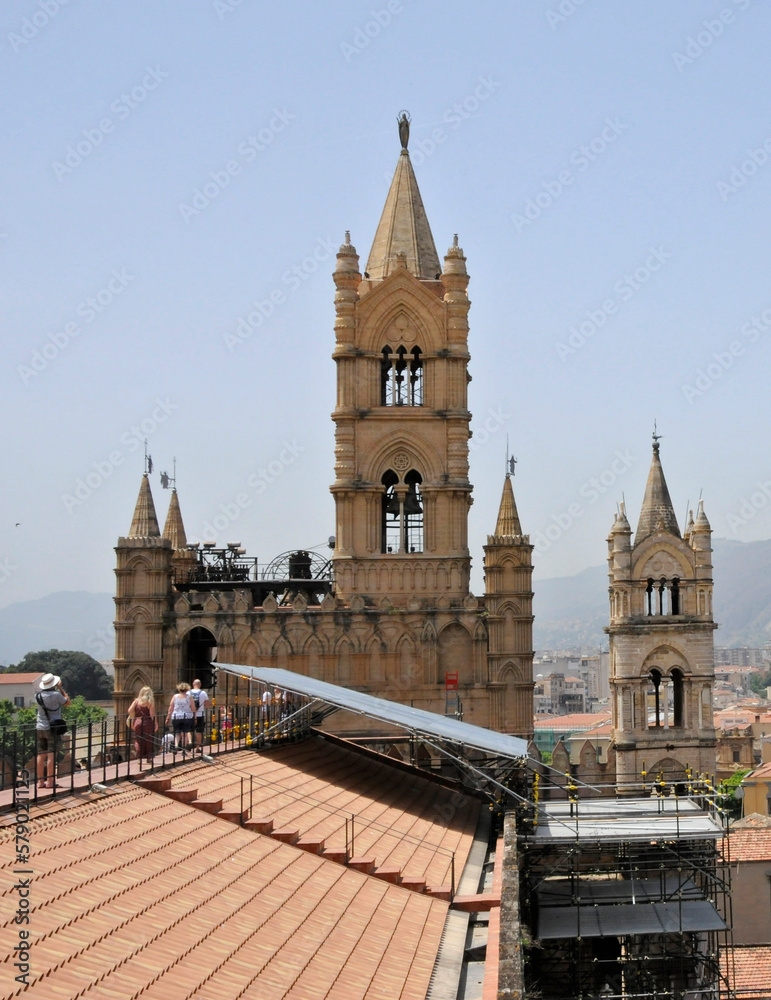 hoch oben auf der Kathedrale von Palermo