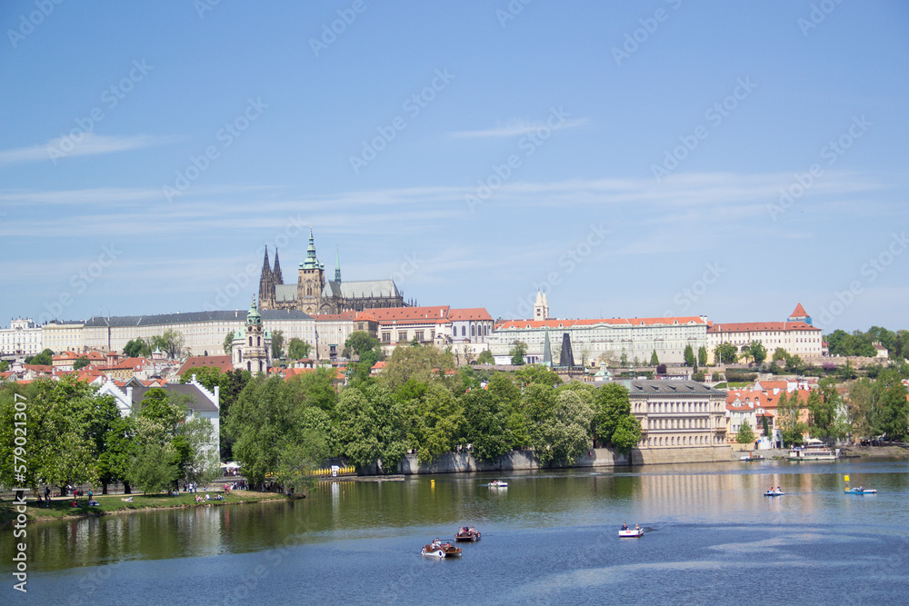 Obraz premium Beautiful view of St. Vitus Cathedral, Prague Castle, and Mala Strana in Prague, Czech Republic