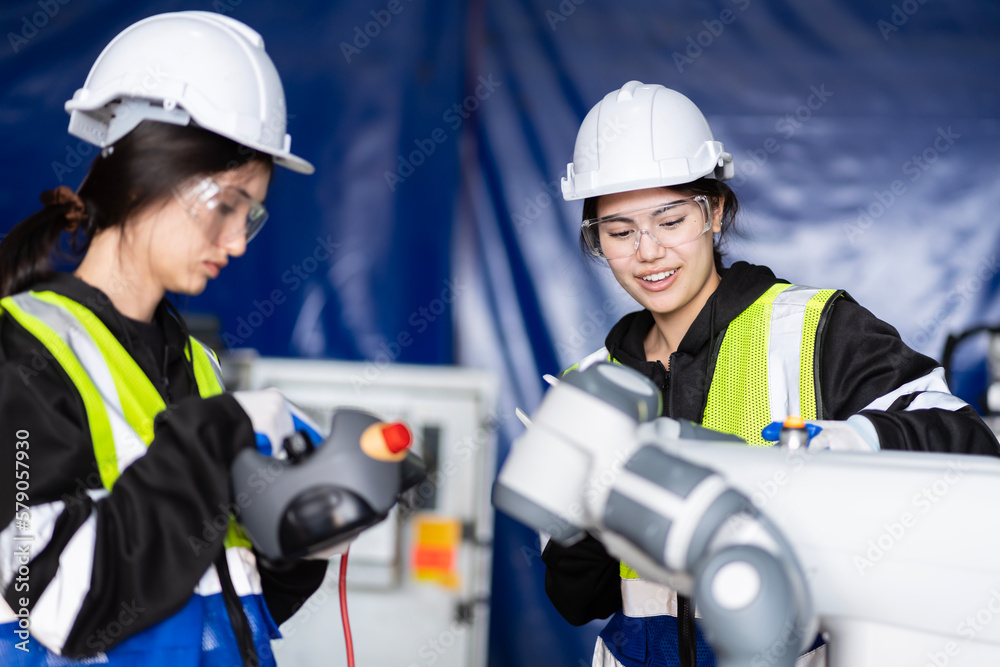 A team of female engineers meeting to inspect computer-controlled steel welding robots. Plan for rehearsals and installation for use. A team of female engineers meeting to inspect computer-controlled steel welding robots. Plan for rehearsals and installation for use.