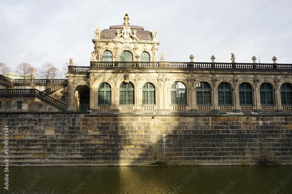 Der Dresdner Zwinger mit der Langgalerie und Wallpavillon