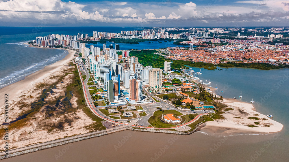 Obraz premium Praia Litoral Espigão Costeiro da Ponta d'Areia São Luís Maranhão Paisagem Forte Santo Antônio da Barra Mar Oceano Atlântico Viagem Viajar Turismo Turístico Capital Maranhense Fotografia Aérea Drone