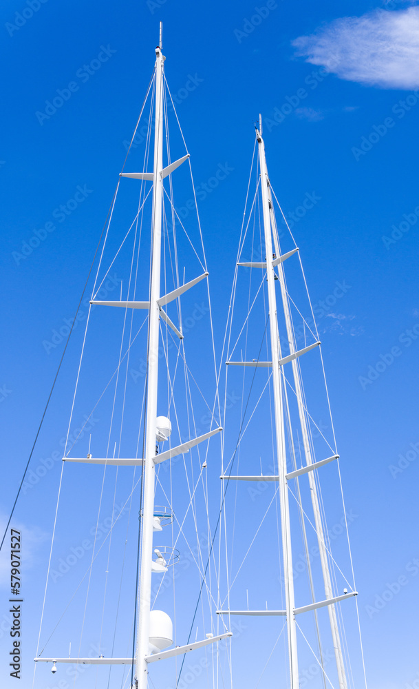 Obraz premium sailing ship on blue sky