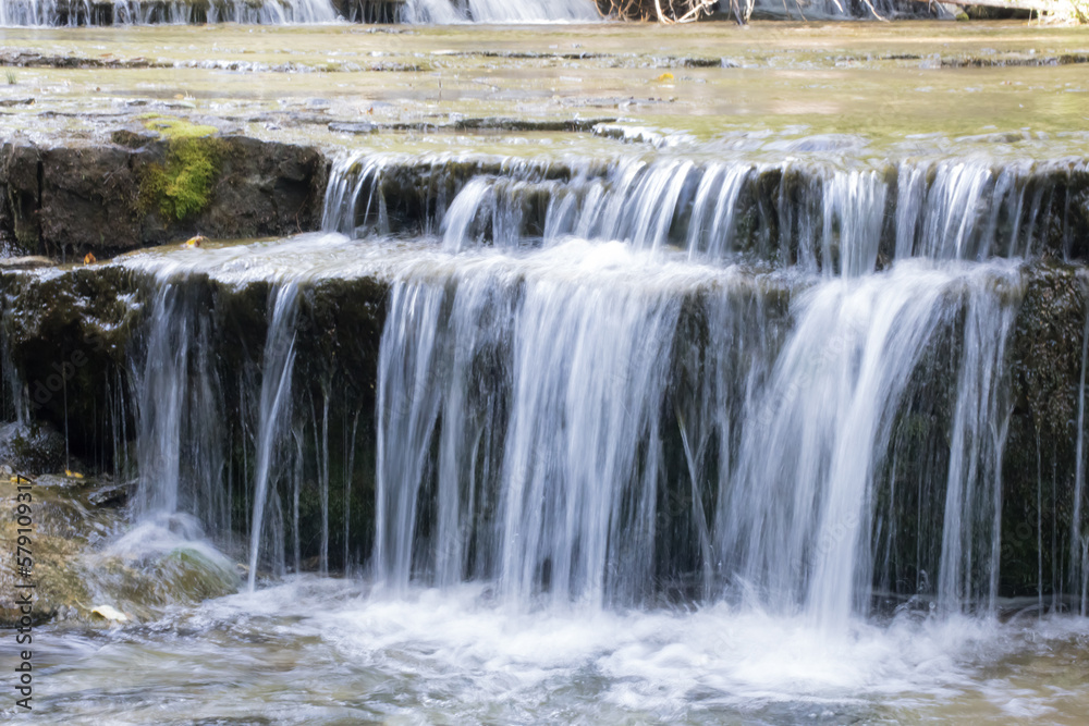 Obraz premium Waterfall outdoors over rocks