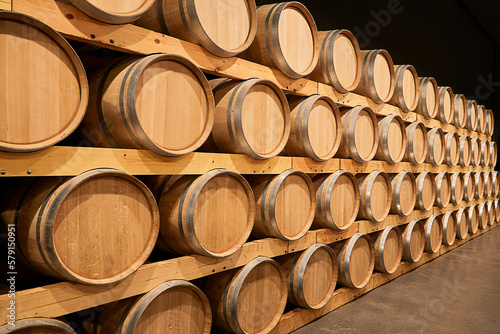 barricas, bodega, depósito, almacén, subsuelo, vinos, roble, reserva, cabernet, tinto, blanco, rosado, sauvignon, vino joven, rossé, espumante, cava, alcohol, bebida, madera, barrica