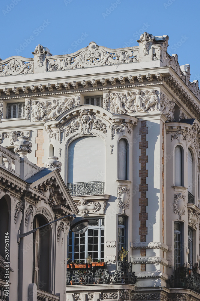 Close-up of the facade of the building in the center of Nice on Meyerbeer street