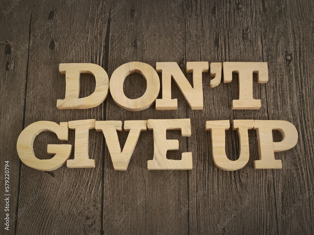 Naklejka premium Don't give up, text words typography written with wooden letter, life and business motivational inspirational