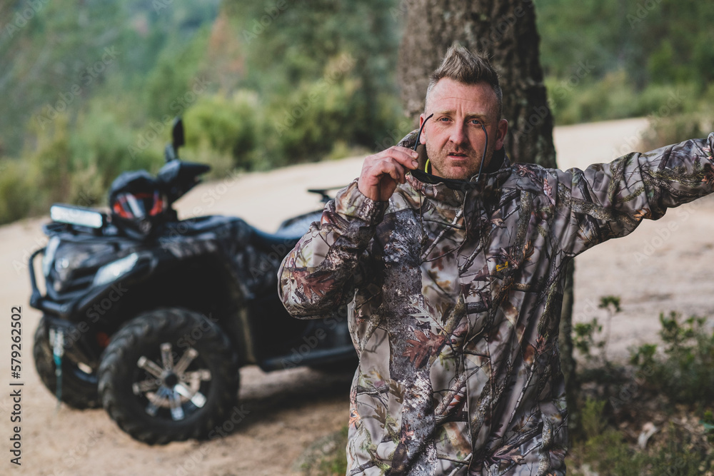 Obraz premium hombre con Quad