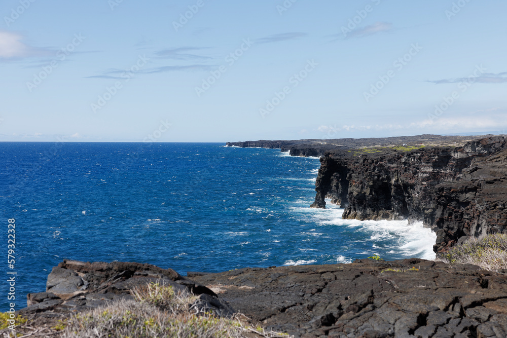 Costa volcánica de la isla grande de Hawaii