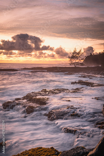 Costa volcánica de la isla grande de Hawaii © Néstor Rodan