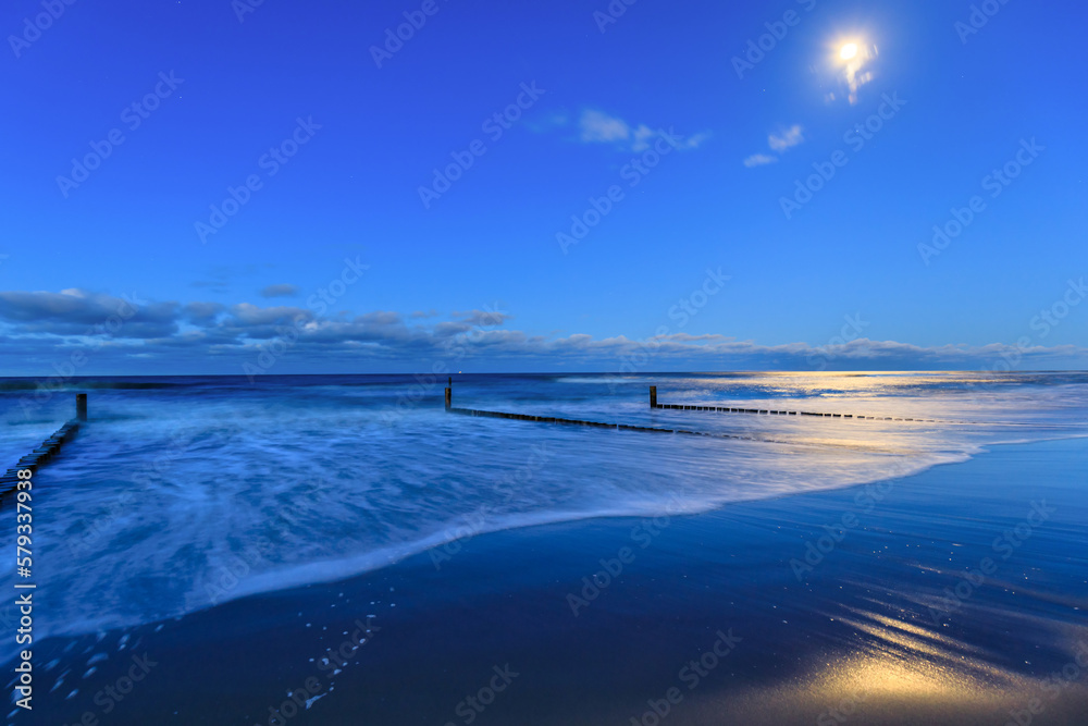 Obraz premium Beautiful Baltic sea beach on the Hel Peninsula with the full moon. Poland