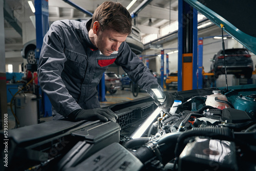 Worker conducts full technical check of auto