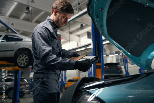 Serviceman conducts full technical check of car