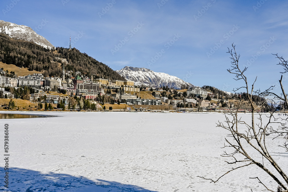 St. Moritz, St. Moritzersee, Engadiner Dorf, Oberengadin, Corviglia, Alpen, Winter, Wintersport, mondän, Graubünden, Engadin, Schweiz