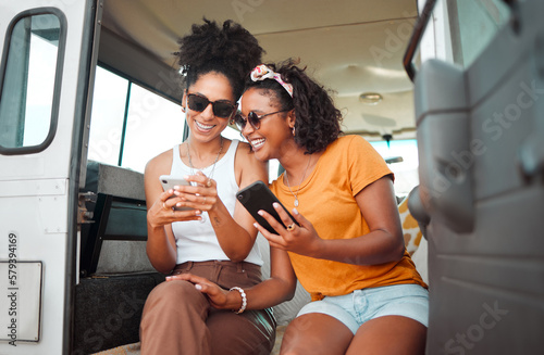 Obraz na plátne Black friends, phone and social media travel in communication together for road trip adventure
