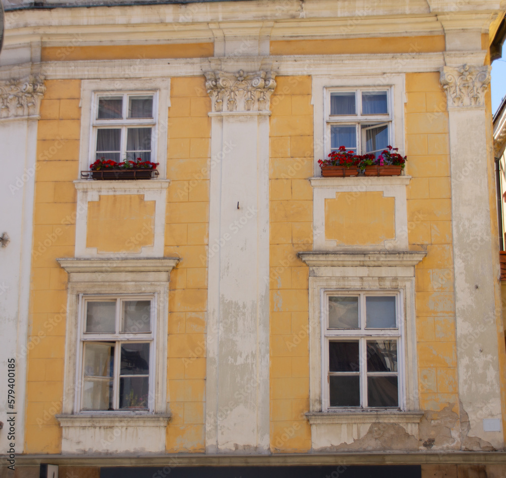 Obraz premium Alte Gebäudefront in der Altstadt von Bratislava