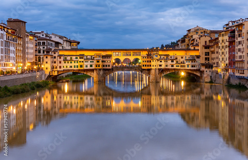 Ponte Vecchio bridge over Arno river at night, Florence, Italy © Mistervlad