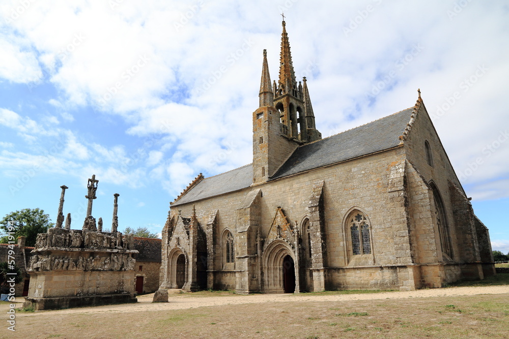 Calvaire et chapelle de Tronoën en Bretagne