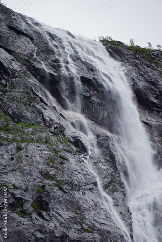 Small waterfall going down sharp stone cliffs