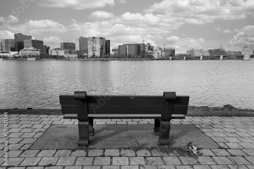 Banco vacio con vistas al Charles River y el Instituto tecnologico de Massachusetts, Back Bay Boston photo