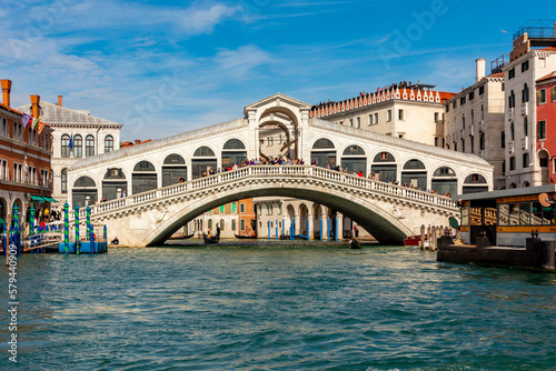 Rialto bridge over Grand canal in Venice, Italy © Mistervlad