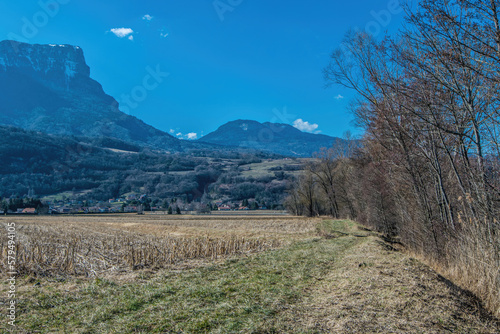 Chemin dans la campagne en Isère