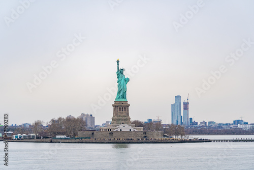ニューヨーク湾から見る自由の女神像 © Yusei