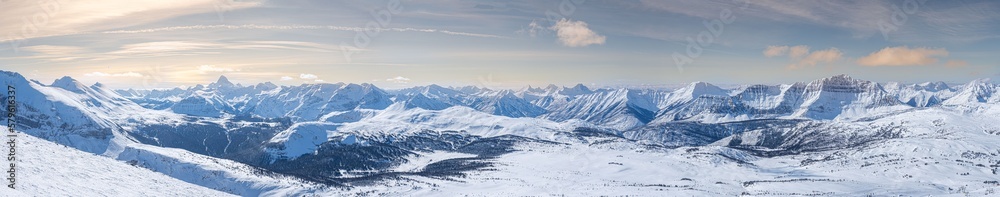 Las montañas rocosas de Canada desde la estación de esqui Sunshine Village en Alberta