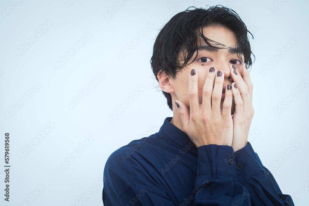 メンズビューティー/ネイルポリッシュ、ネイルカラー、マニキュア/ミレアム世代日本人男性ポートレート メンズビューティー/ネイルポリッシュ、ネイルカラー、マニキュア/ミレアム世代日本人男性ポートレート
