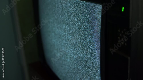 TV screen without signal turns off in the dark