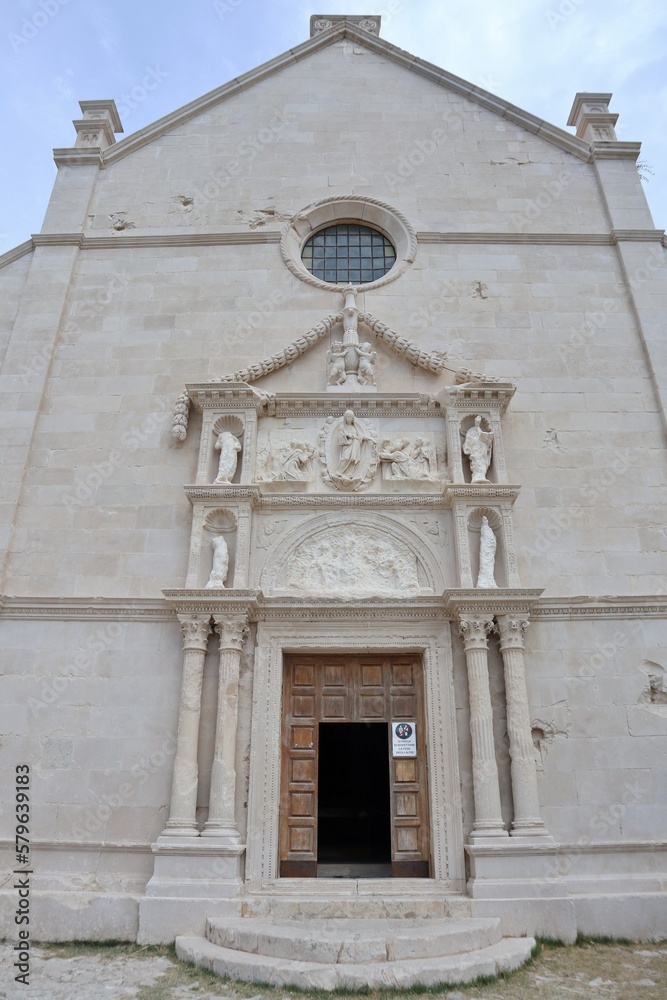 Isole Tremiti - Entrata della Chiesa di Santa Maria a Mare