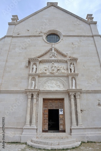 Isole Tremiti - Entrata della Chiesa di Santa Maria a Mare © lucamato