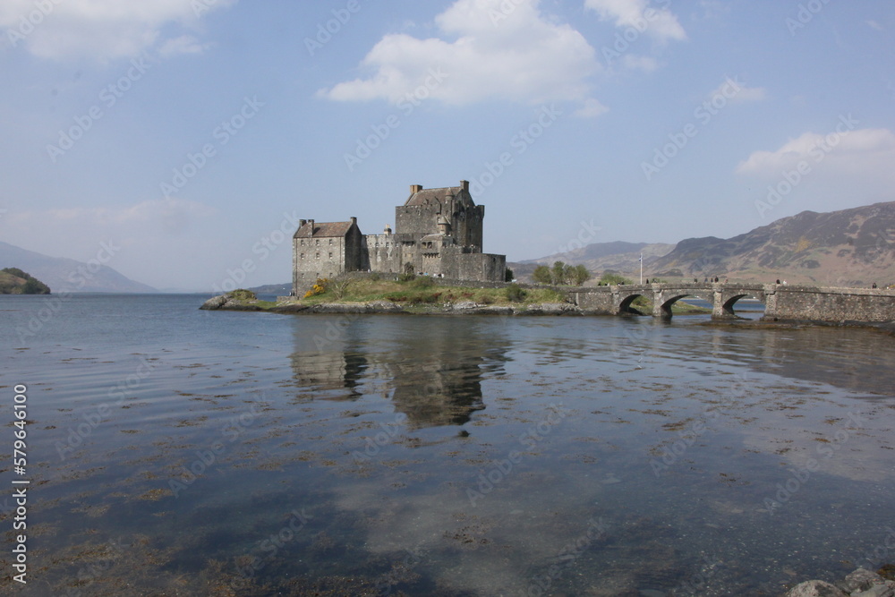 Eilan Donan Castle berühmte Sehenswürdigkeit in den schottischen Highland