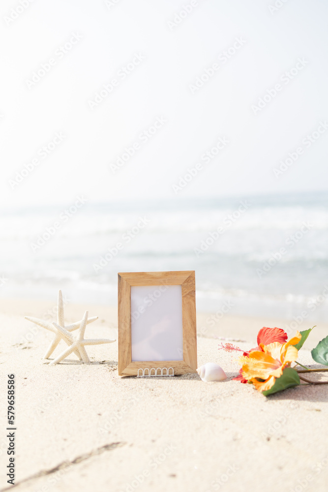 砂浜とフォトフレーム
