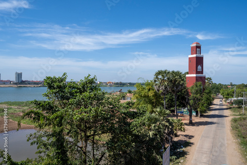 Billede på lærred Tour de guet française sur le Mékong à Kampong Cham, Cambodge