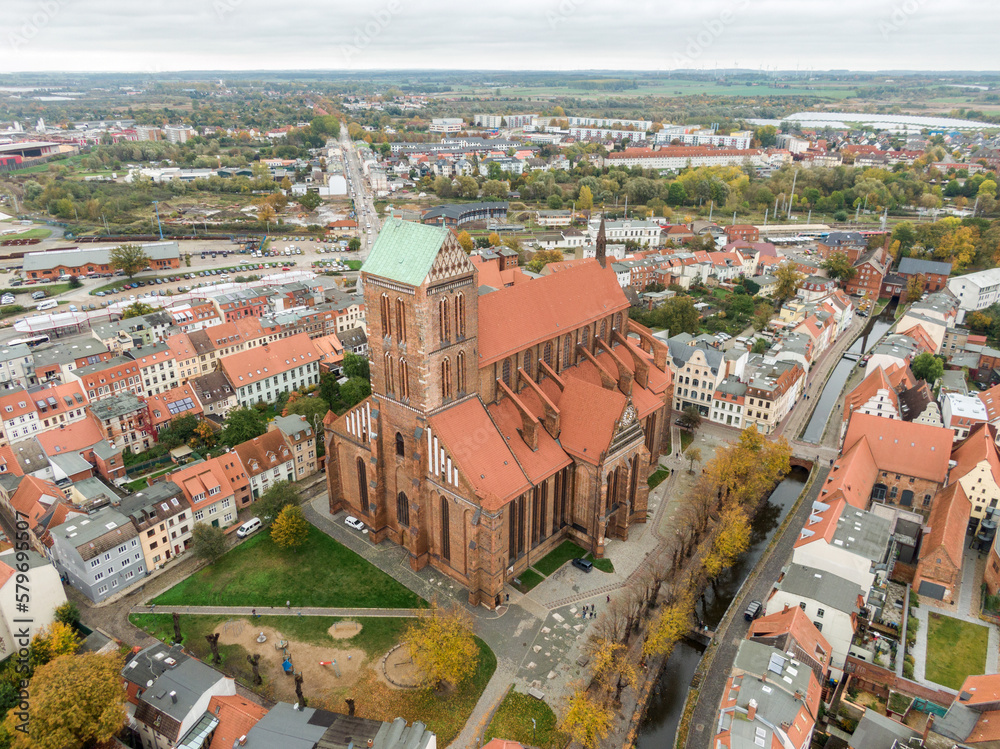Nikolaikirche in Wismar Hansestadt an der Ostseeküste, Luftaufnahme, von oben aus der luft, Mecklenburg-vorpommern Ostsee