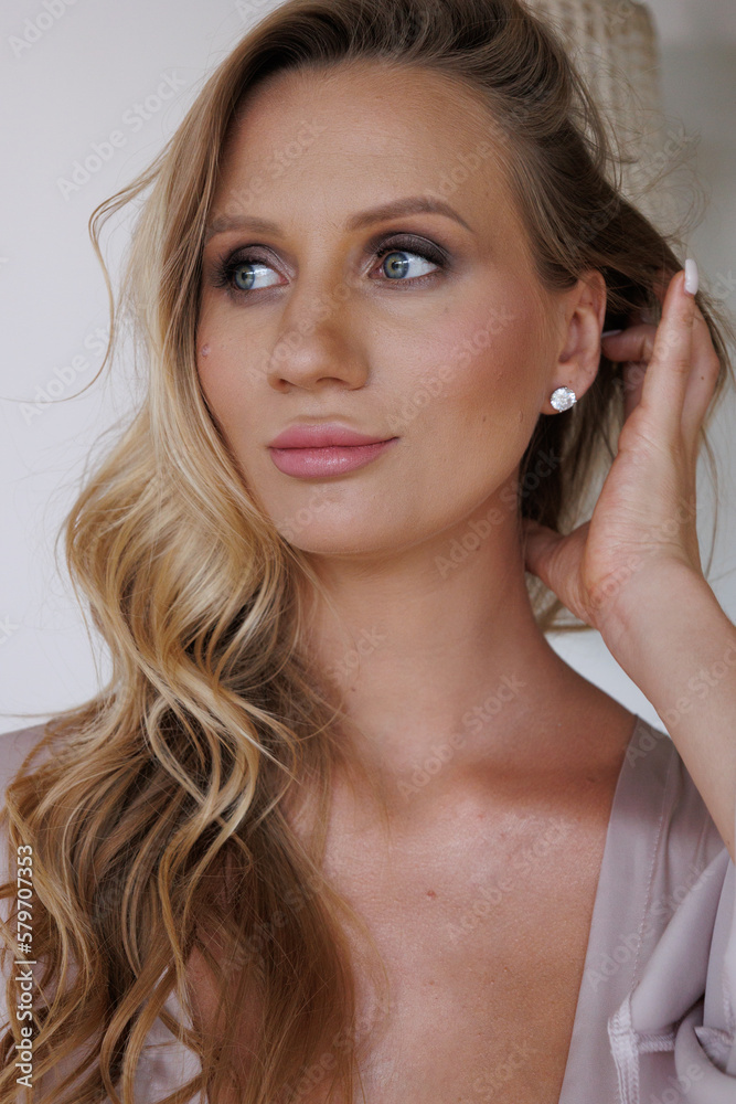 Obraz premium Portrait of beautiful blond woman. Young blond lady in spacious room. 