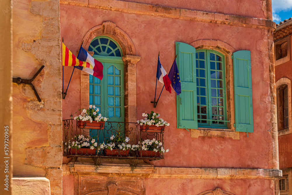 Roussillon (Vaucluse) Bergdorf nähe der Ockerfelsen in der Provence 