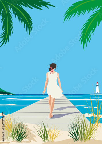 jeune femme se promenant sur un ponton face à la mer